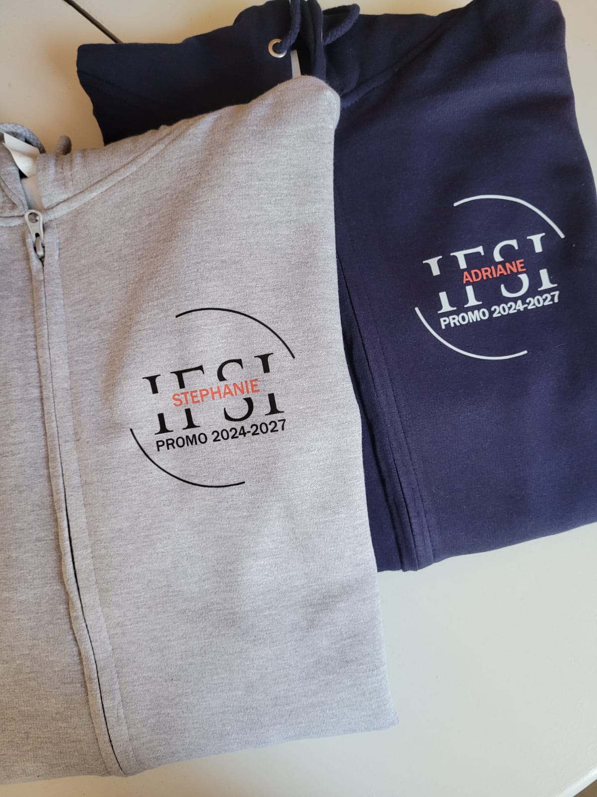 Sweat zippé à capuche à personnaliser