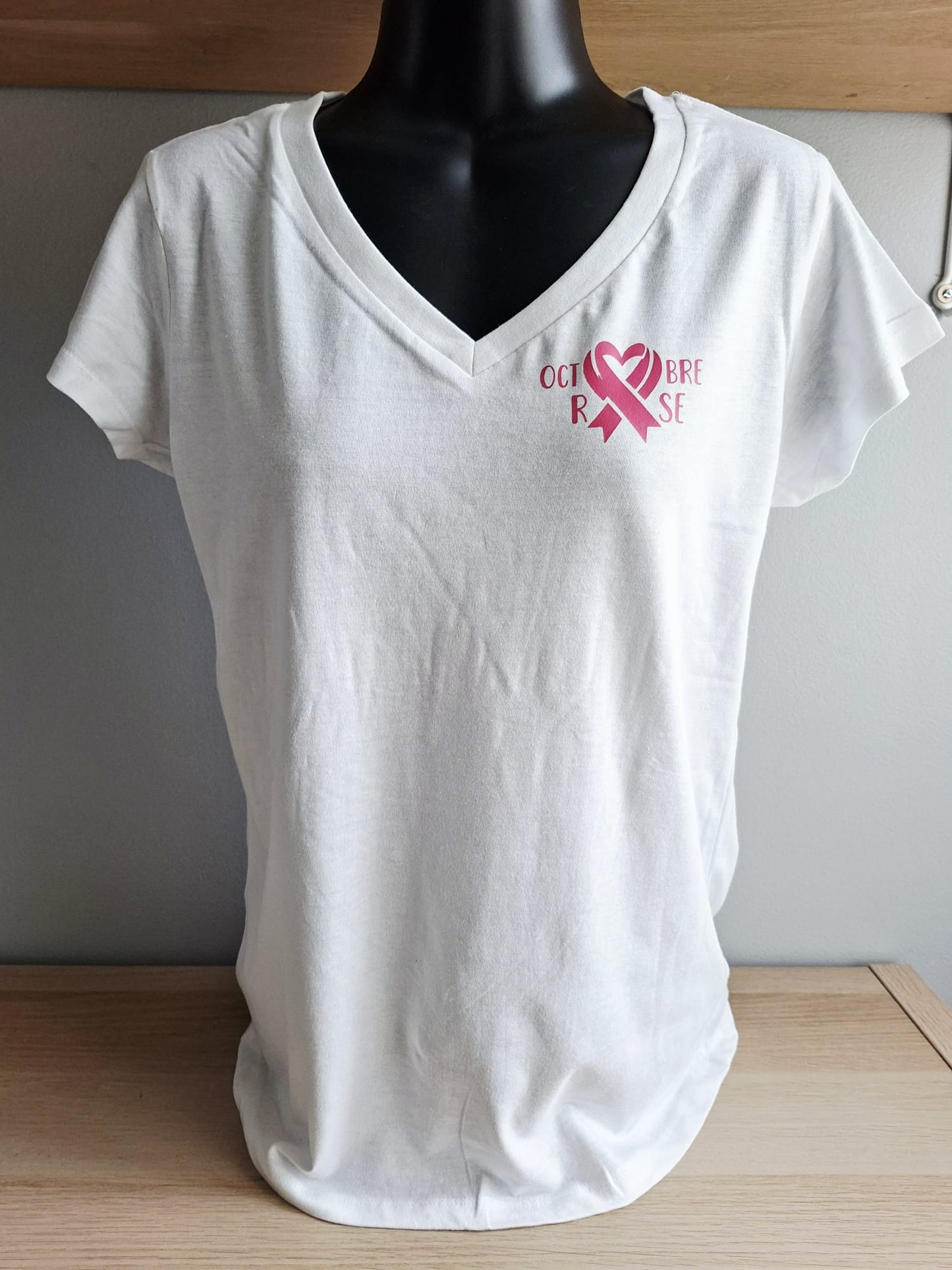 Tee-shirt col V Octobre Rose