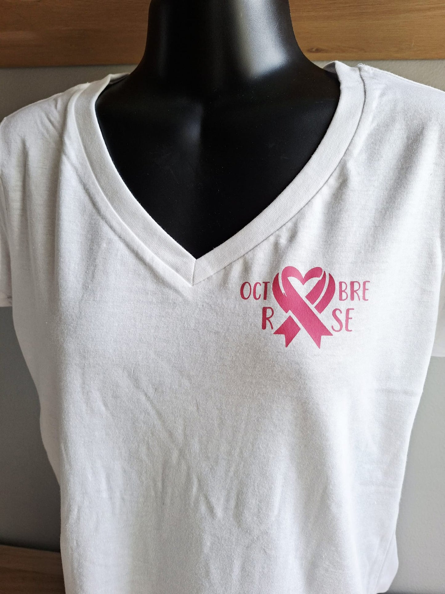 Tee-shirt col V Octobre Rose