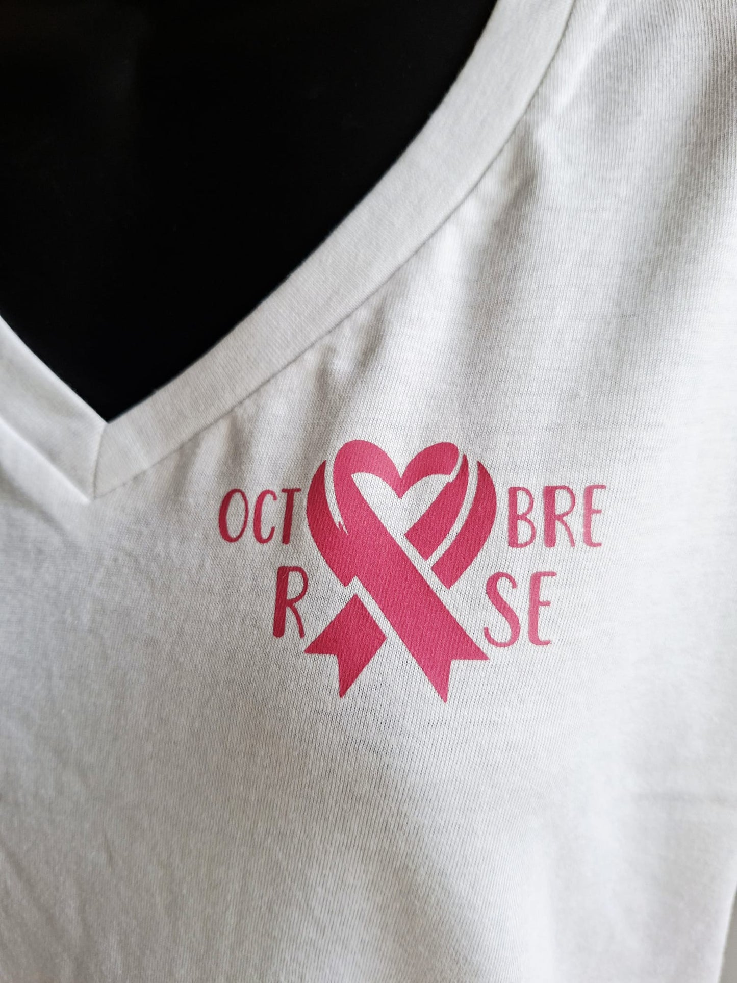 Tee-shirt col V Octobre Rose