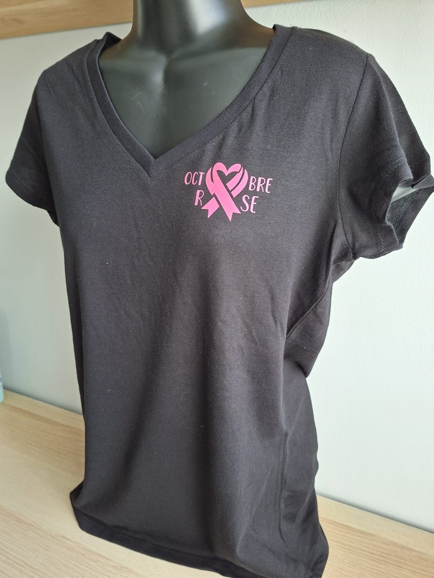 Tee-shirt col V Octobre Rose