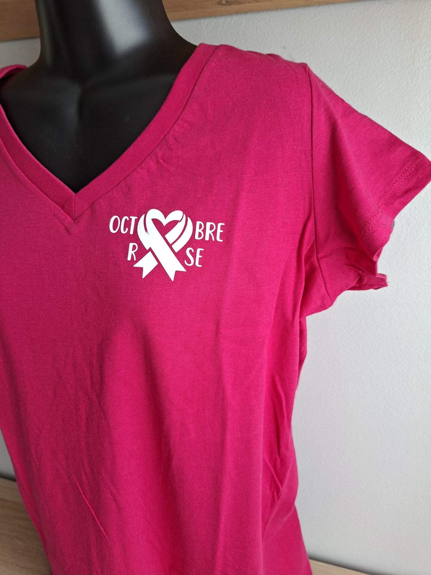 Tee-shirt col V Octobre Rose