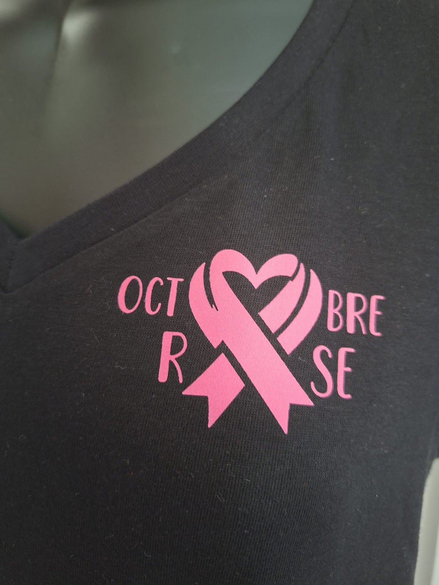 Tee-shirt col V Octobre Rose